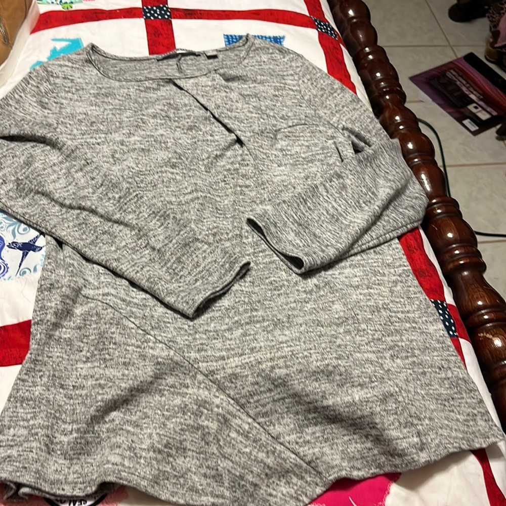 A gray lightweight sweater Valerie Stevens size medium